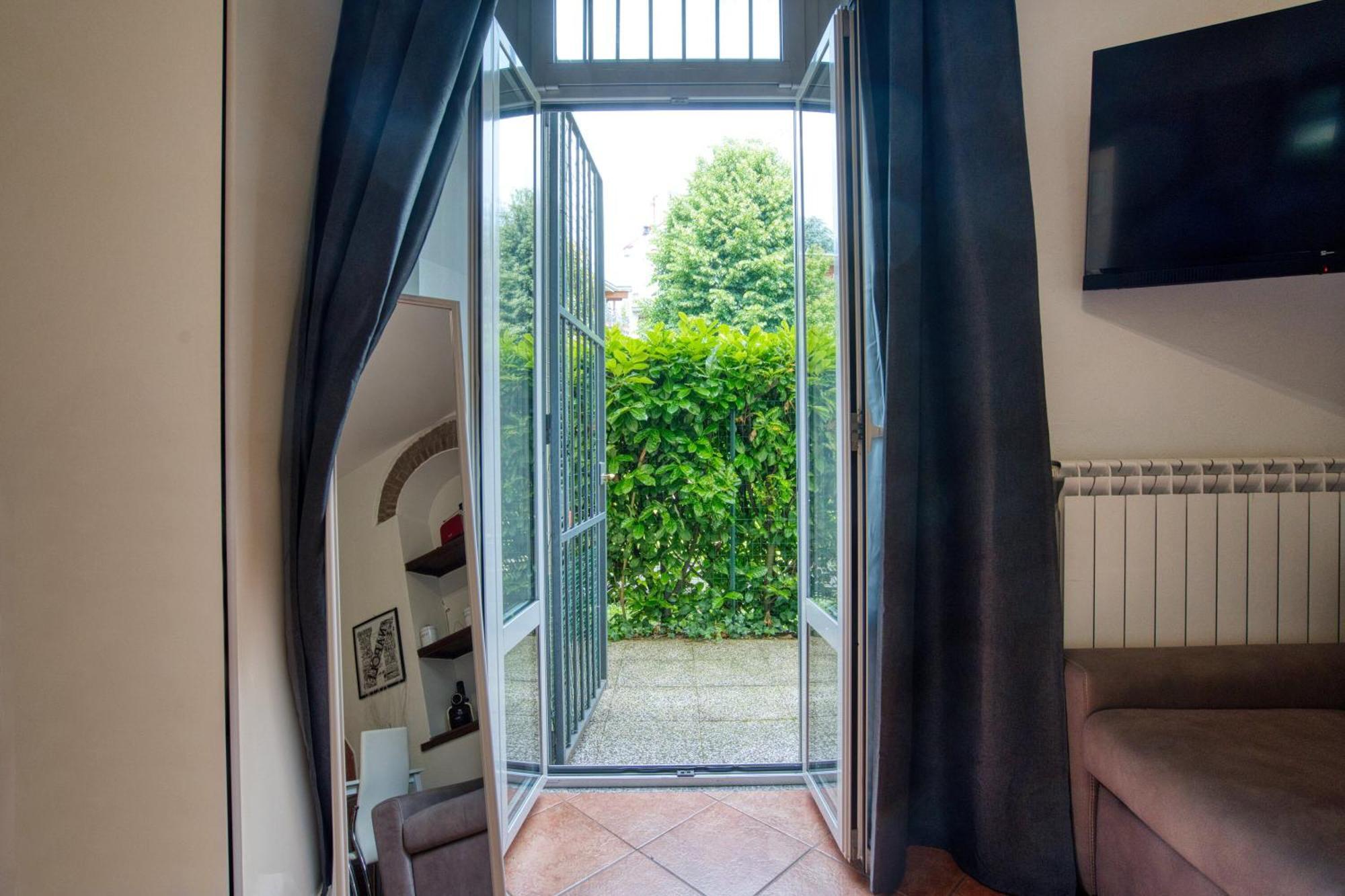 Dieghouse - Monolocale Con Cortile In Corte Lombarda Vicino Al Centro Монца Экстерьер фото