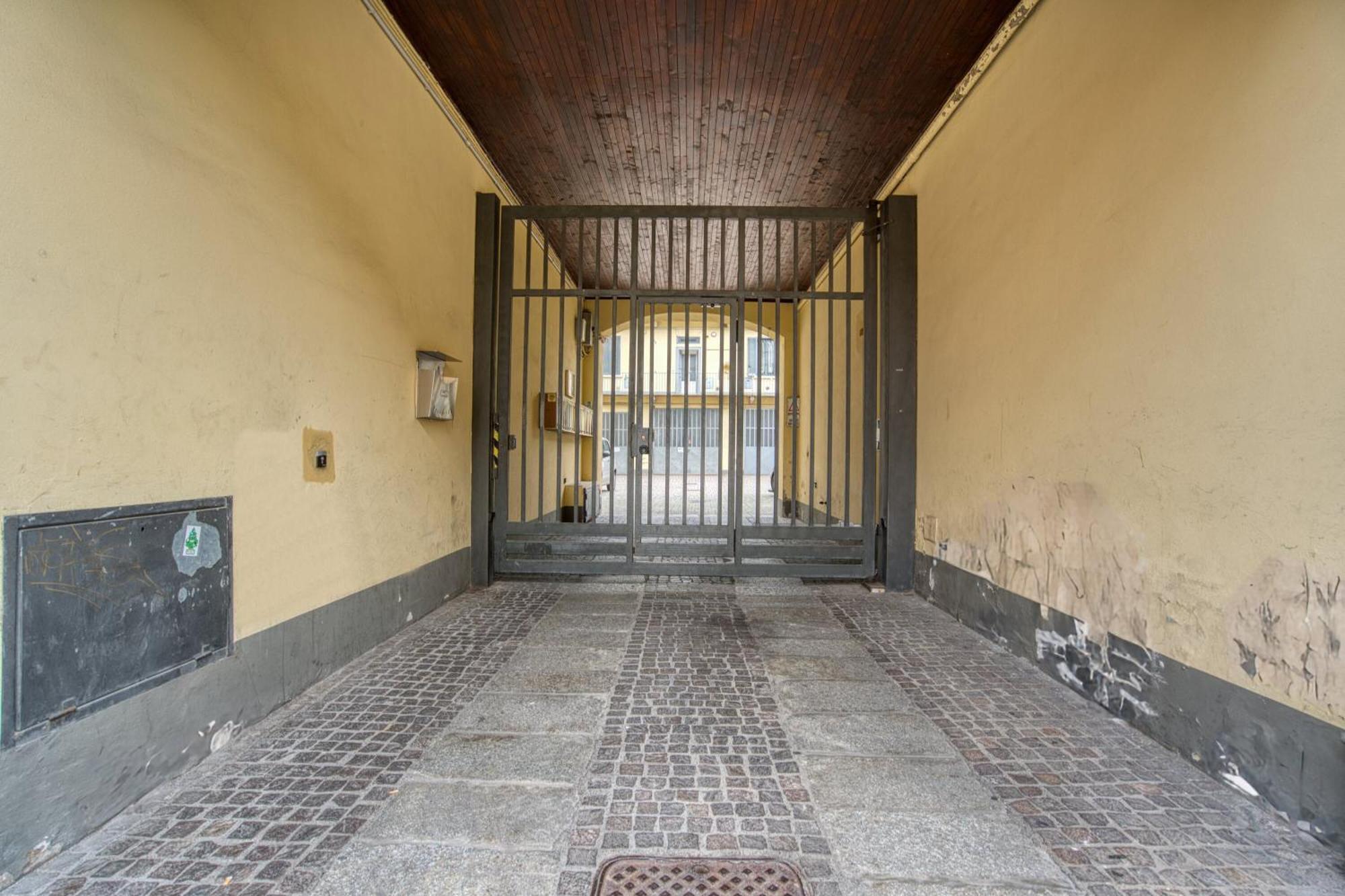 Dieghouse - Monolocale Con Cortile In Corte Lombarda Vicino Al Centro Монца Экстерьер фото